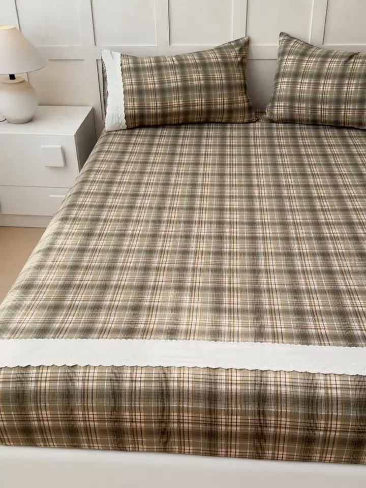 91家纺网 家纺一手货源 找家纺 富阿娜家纺 2026年新款小布袋简约复古花边床笠三件套 茶褐织格