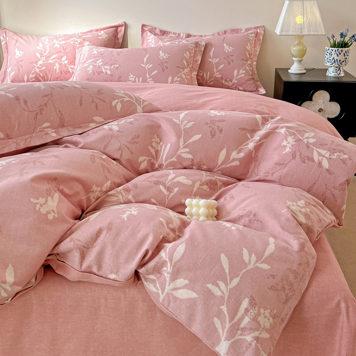 91家纺网 家纺一手货源 找家纺 亿梵家居 2026新款全棉纯棉磨毛四件套 春和景明-粉