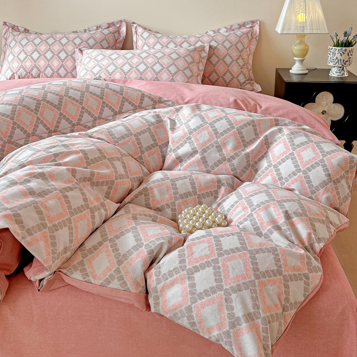 91家纺网 家纺一手货源 找家纺 亿梵家居 2026新款全棉纯棉磨毛四件套 莎莉亚-粉