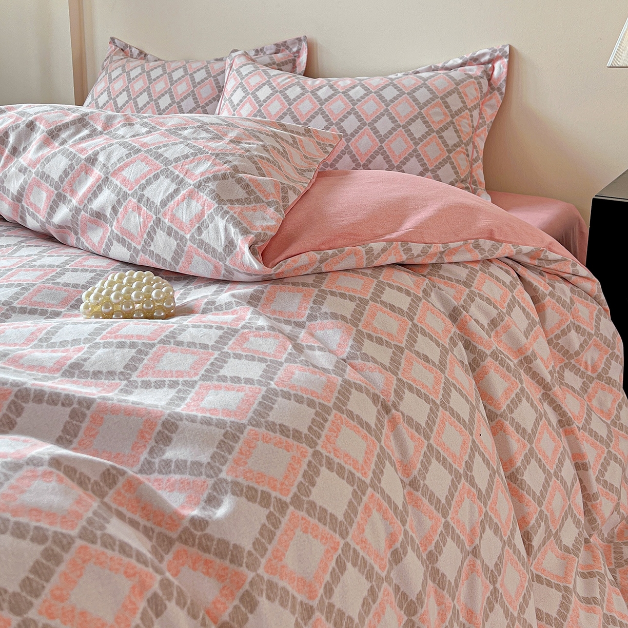 91家纺网 家纺一手货源 找家纺 亿梵家居 2026新款全棉纯棉磨毛四件套 莎莉亚-粉