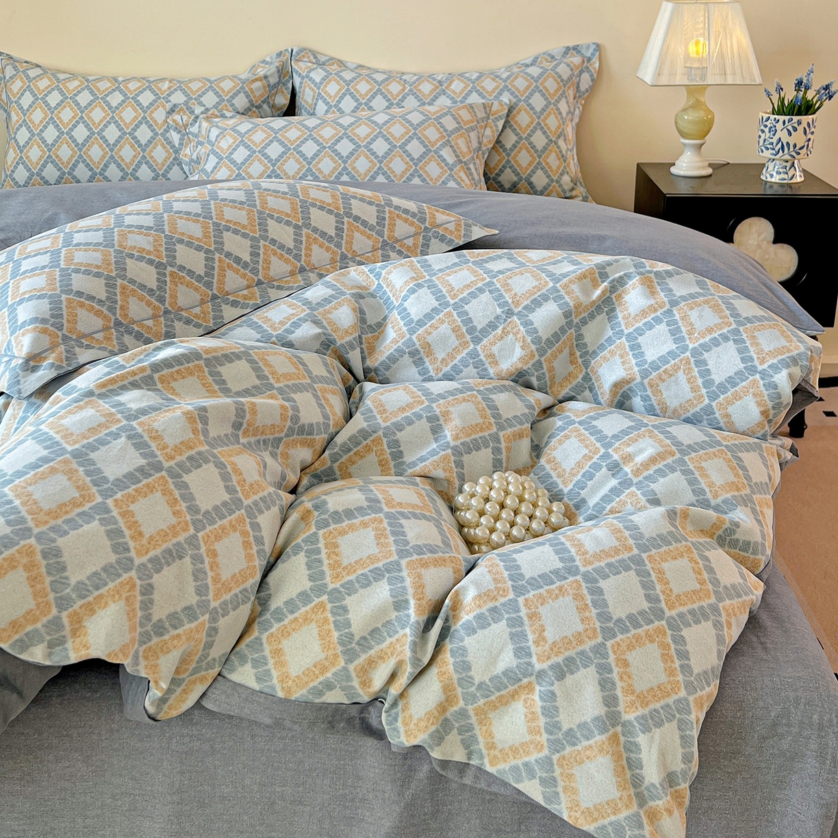 91家纺网 家纺一手货源 找家纺 亿梵家居 2026新款全棉纯棉磨毛四件套 莎莉亚-蓝