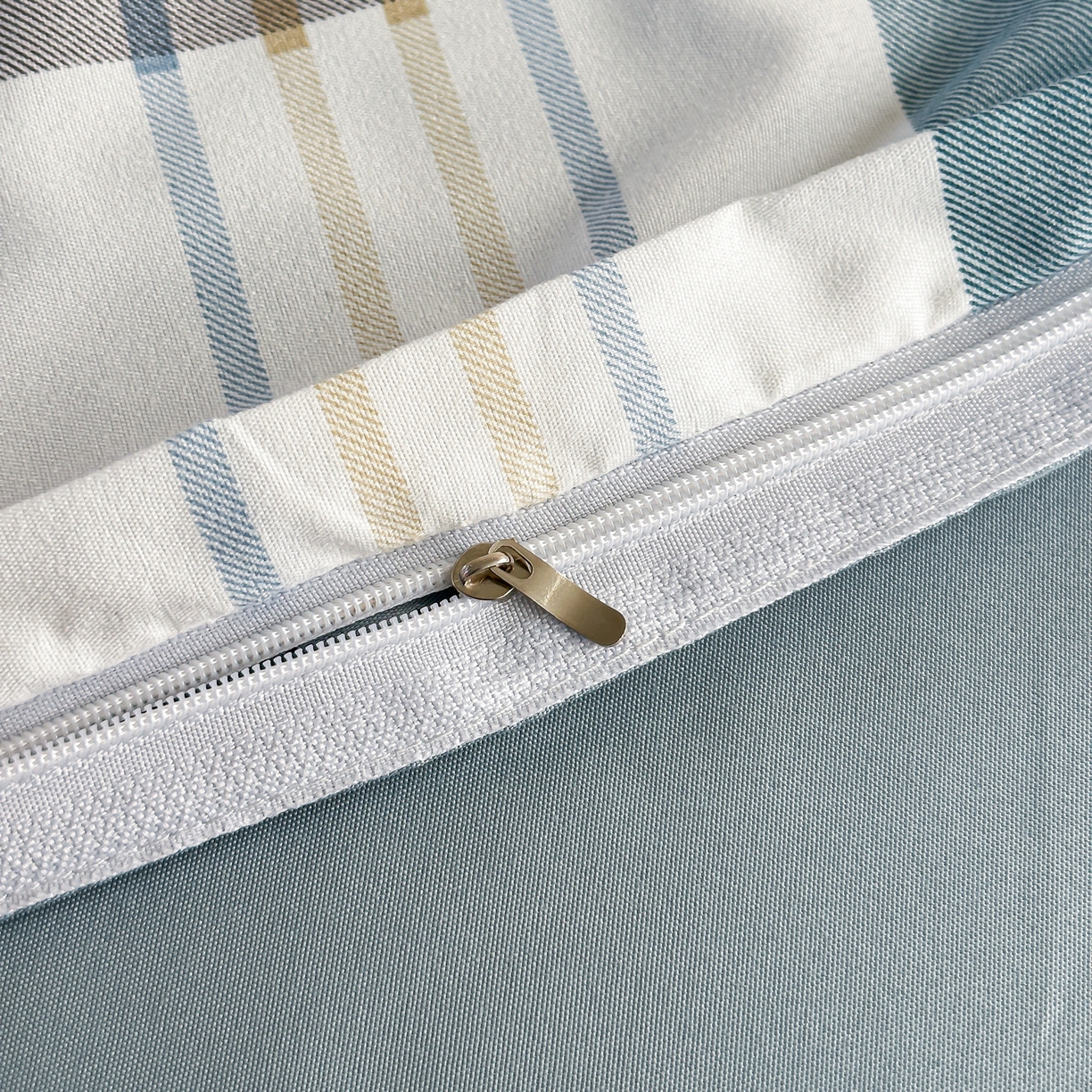 91家纺网 家纺一手货源 找家纺 楠沐家纺 2025年新款无印风学生印花四件套芦荟棉水洗棉 英伦蓝格