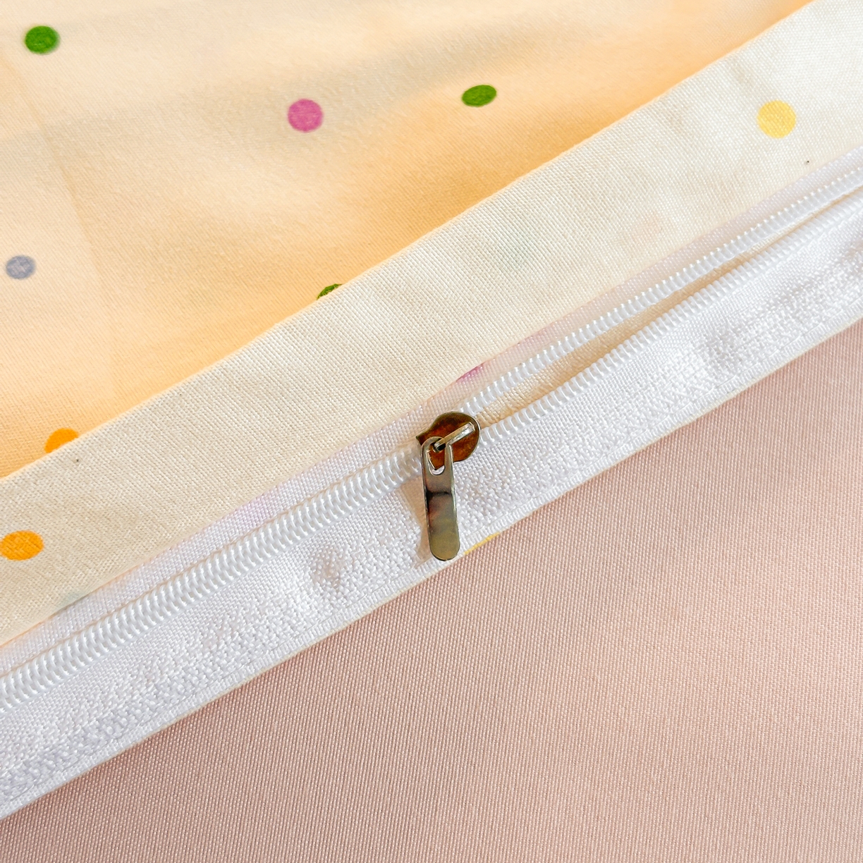 91家纺网 家纺一手货源 找家纺 楠沐家纺 2025年新款无印风学生印花四件套芦荟棉水洗棉 彩色波点