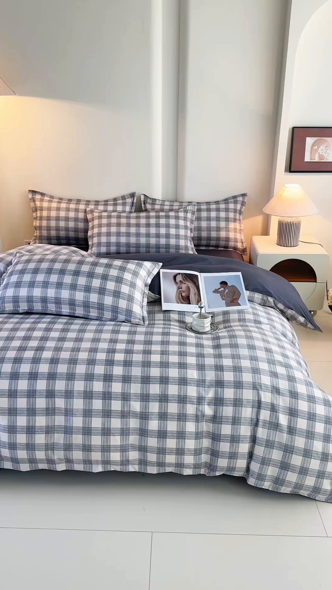 91家纺网 家纺一手货源 找家纺 楠沐家纺 2025年新款无印风学生印花四件套芦荟棉水洗棉 亚麻灰格