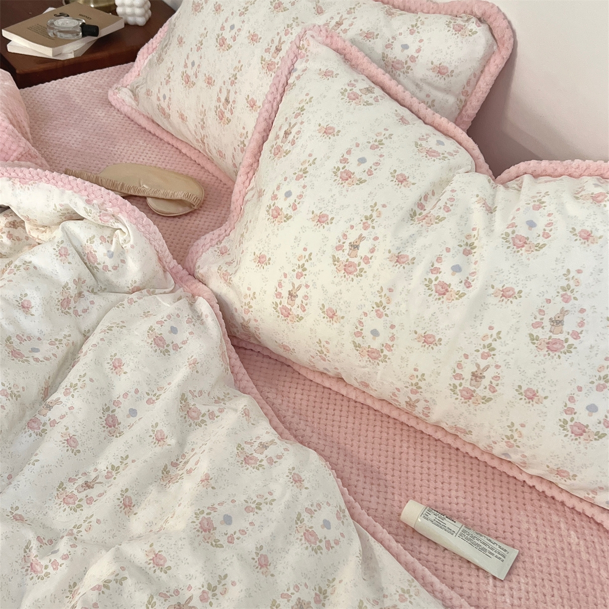 91家纺网 家纺一手货源 找家纺 （总）荣轩 2025秋冬必备新品棉加绒华夫格提花绒工艺款四件套（铺床版）