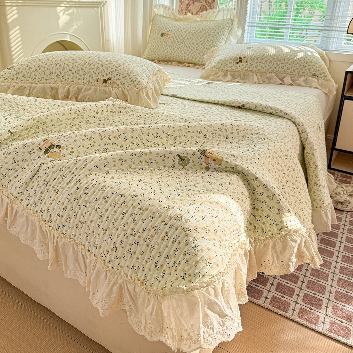 91家纺网 家纺一手货源 找家纺 亨通家纺 2026新款古法水洗棉花边夹棉床盖单床盖床盖单件 春天里