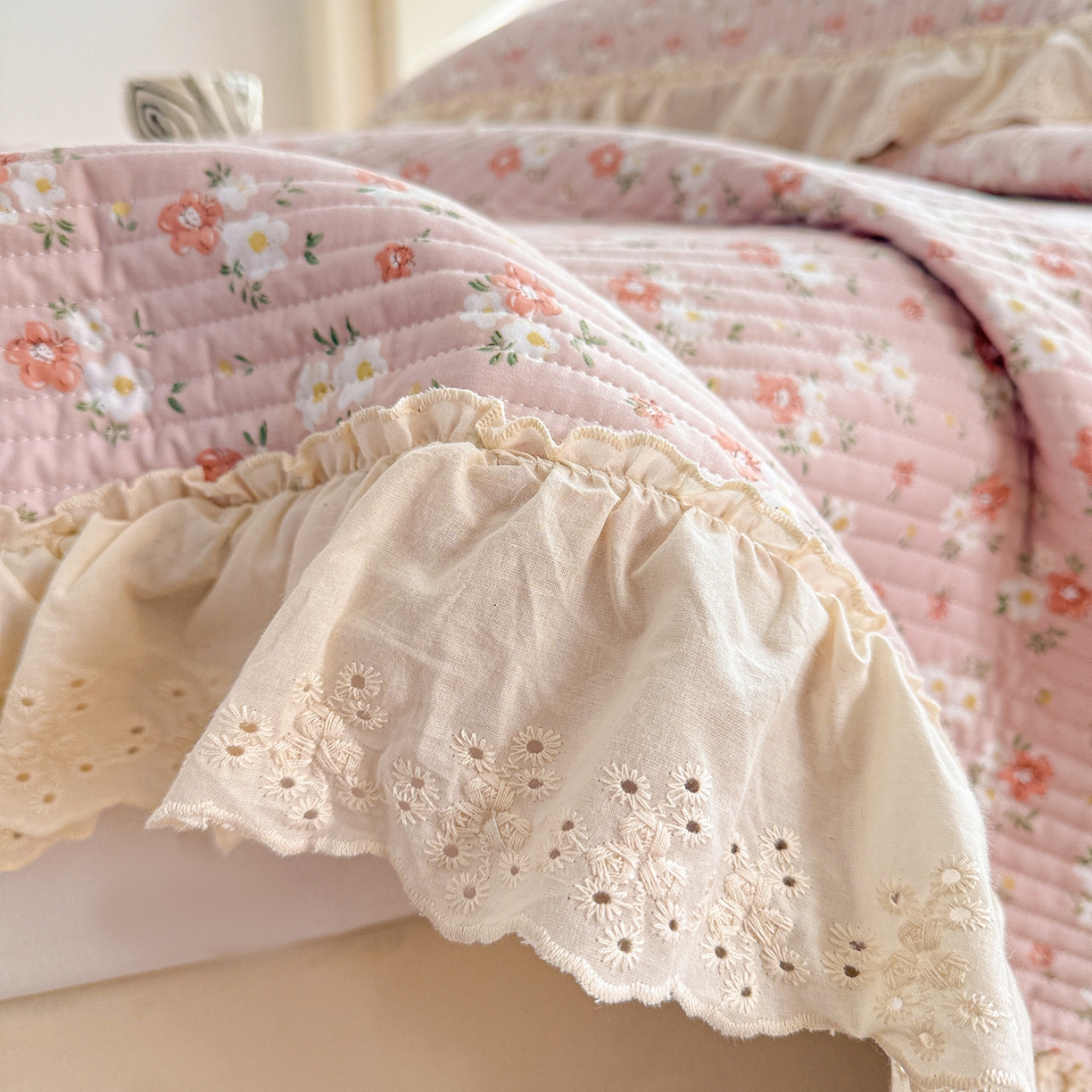 91家纺网 家纺一手货源 找家纺 亨通家纺 2026新款古法水洗棉花边夹棉床盖单床盖床盖单件 和风细雨