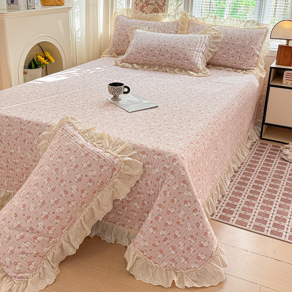 91家纺网 家纺一手货源 找家纺 亨通家纺 2026新款古法水洗棉花边夹棉床盖单床盖床盖单件 和风细雨