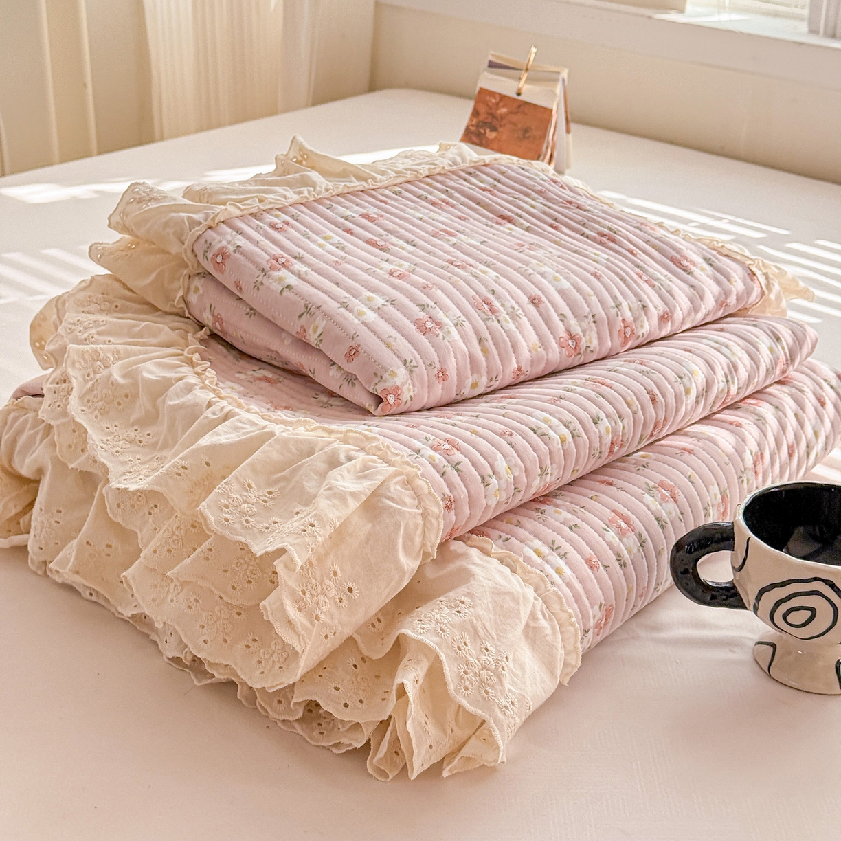 91家纺网 家纺一手货源 找家纺 亨通家纺 2026新款古法水洗棉花边夹棉床盖单床盖床盖单件 和风细雨