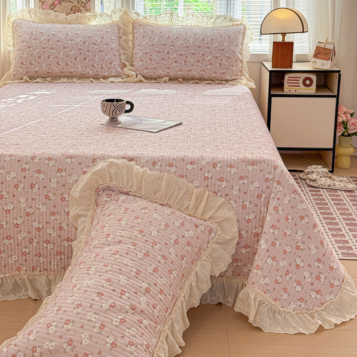 91家纺网 家纺一手货源 找家纺 亨通家纺 2026新款古法水洗棉花边夹棉床盖单床盖床盖单件 和风细雨