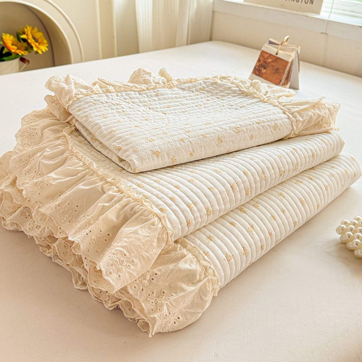 91家纺网 家纺一手货源 找家纺 亨通家纺 2026新款古法水洗棉花边夹棉床盖单床盖床盖单件 花田与夏