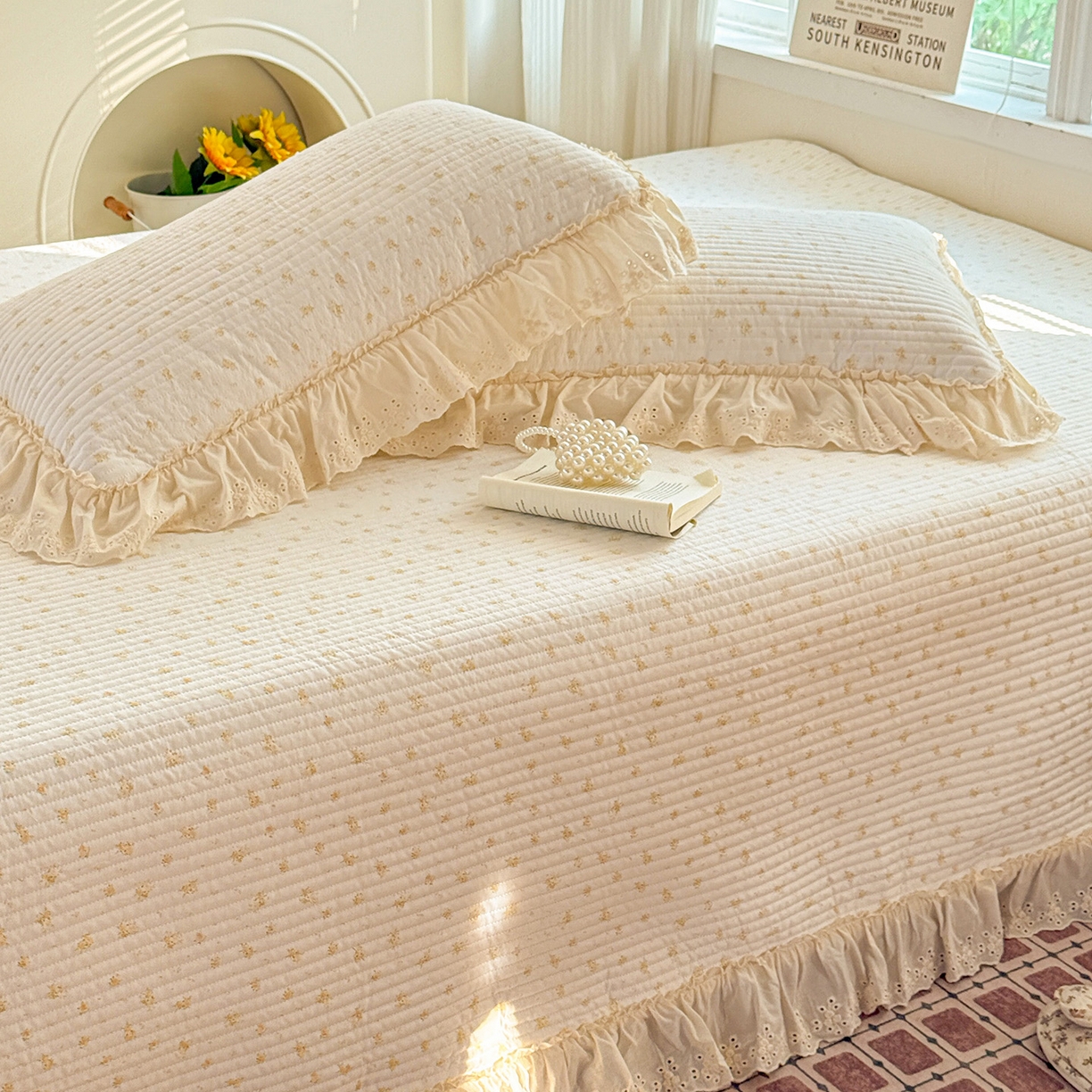 91家纺网 家纺一手货源 找家纺 亨通家纺 2026新款古法水洗棉花边夹棉床盖单床盖床盖单件 花田与夏