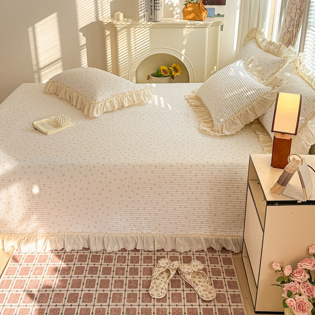 91家纺网 家纺一手货源 找家纺 亨通家纺 2026新款古法水洗棉花边夹棉床盖单床盖床盖单件 花田与夏