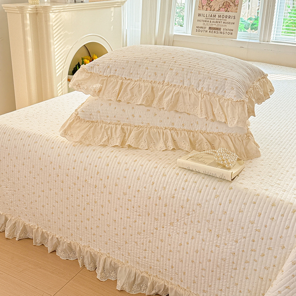 91家纺网 家纺一手货源 找家纺 亨通家纺 2026新款古法水洗棉花边夹棉床盖单床盖床盖单件 花田与夏