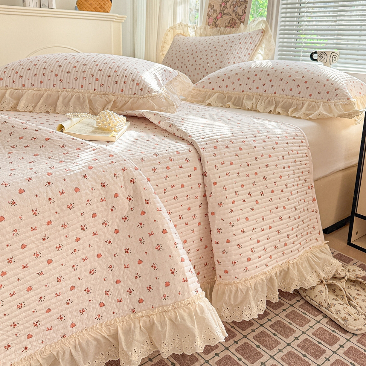 91家纺网 家纺一手货源 找家纺 亨通家纺 2026新款古法水洗棉花边夹棉床盖单床盖床盖单件 少女茶会红