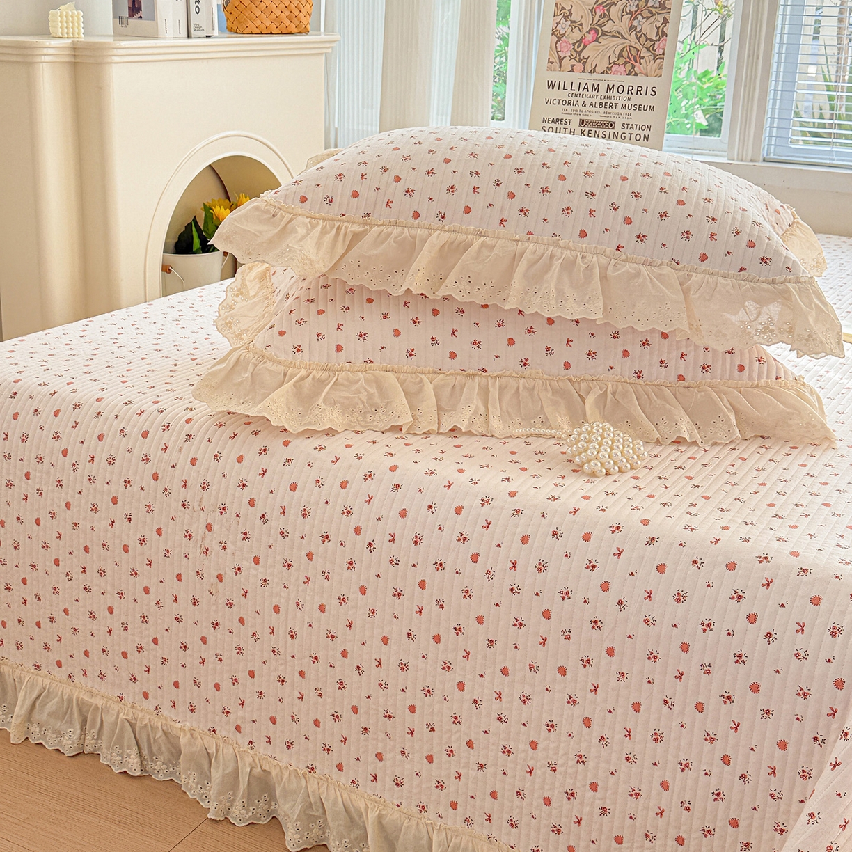 91家纺网 家纺一手货源 找家纺 亨通家纺 2026新款古法水洗棉花边夹棉床盖单床盖床盖单件 少女茶会红