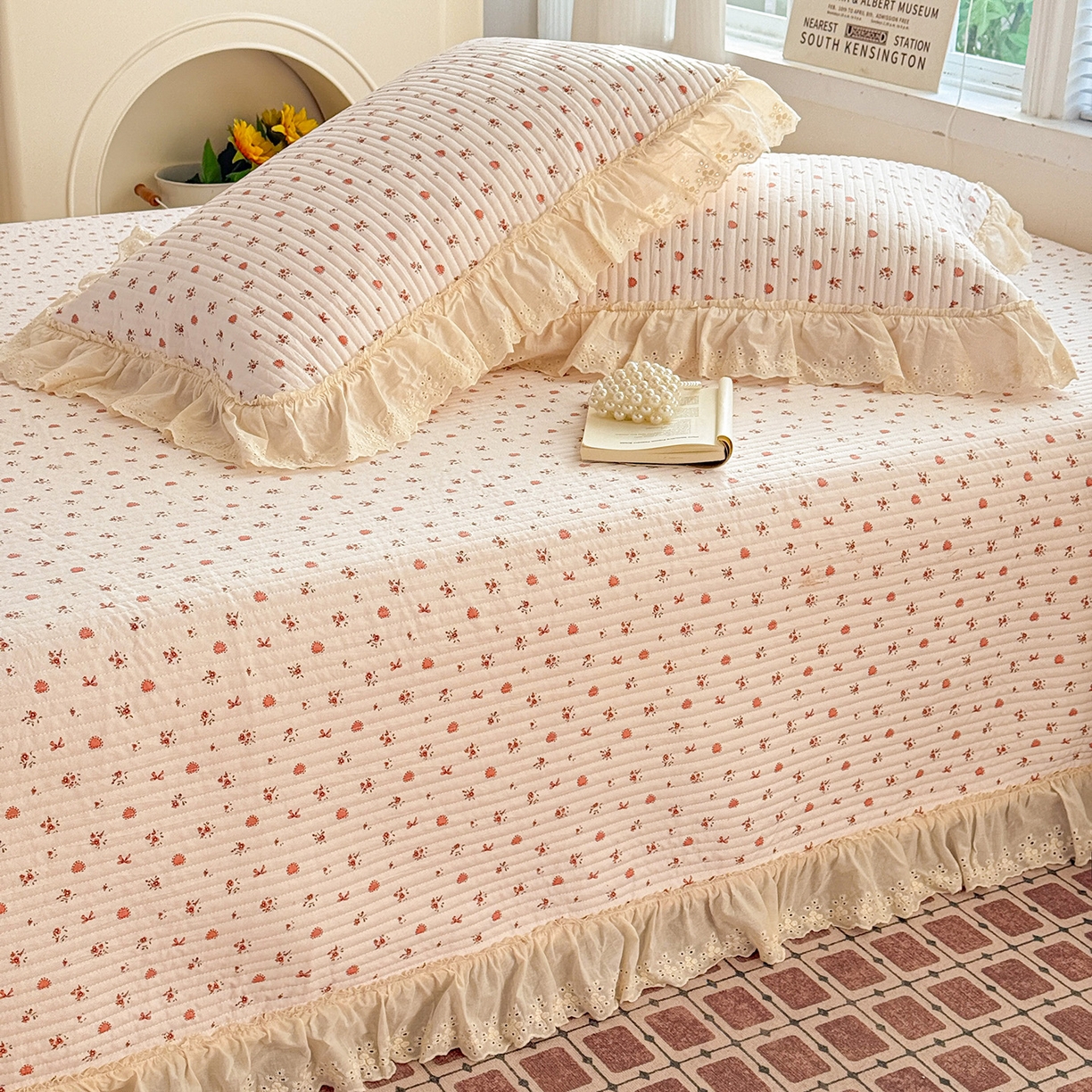 91家纺网 家纺一手货源 找家纺 亨通家纺 2026新款古法水洗棉花边夹棉床盖单床盖床盖单件 少女茶会红