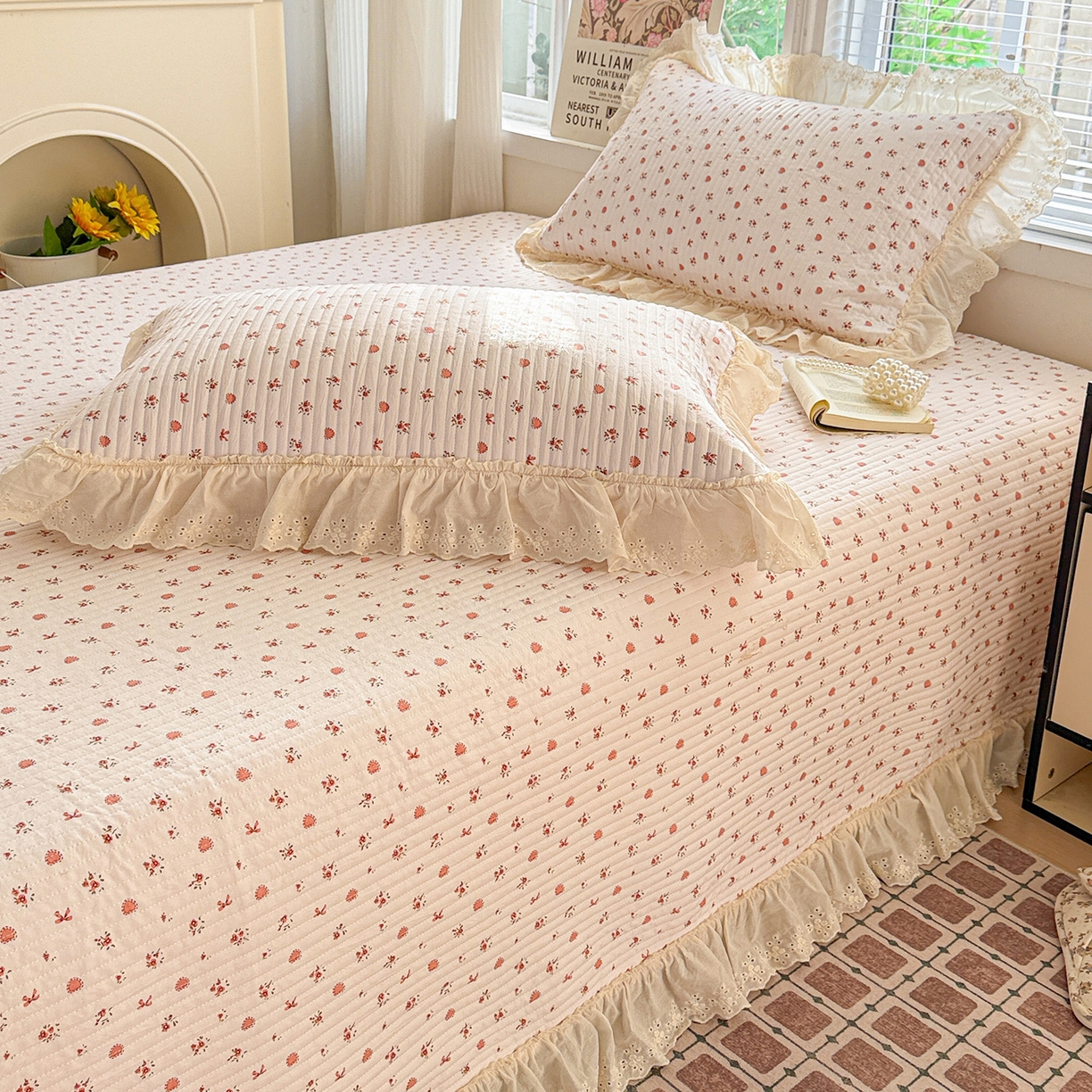 91家纺网 家纺一手货源 找家纺 亨通家纺 2026新款古法水洗棉花边夹棉床盖单床盖床盖单件 少女茶会红