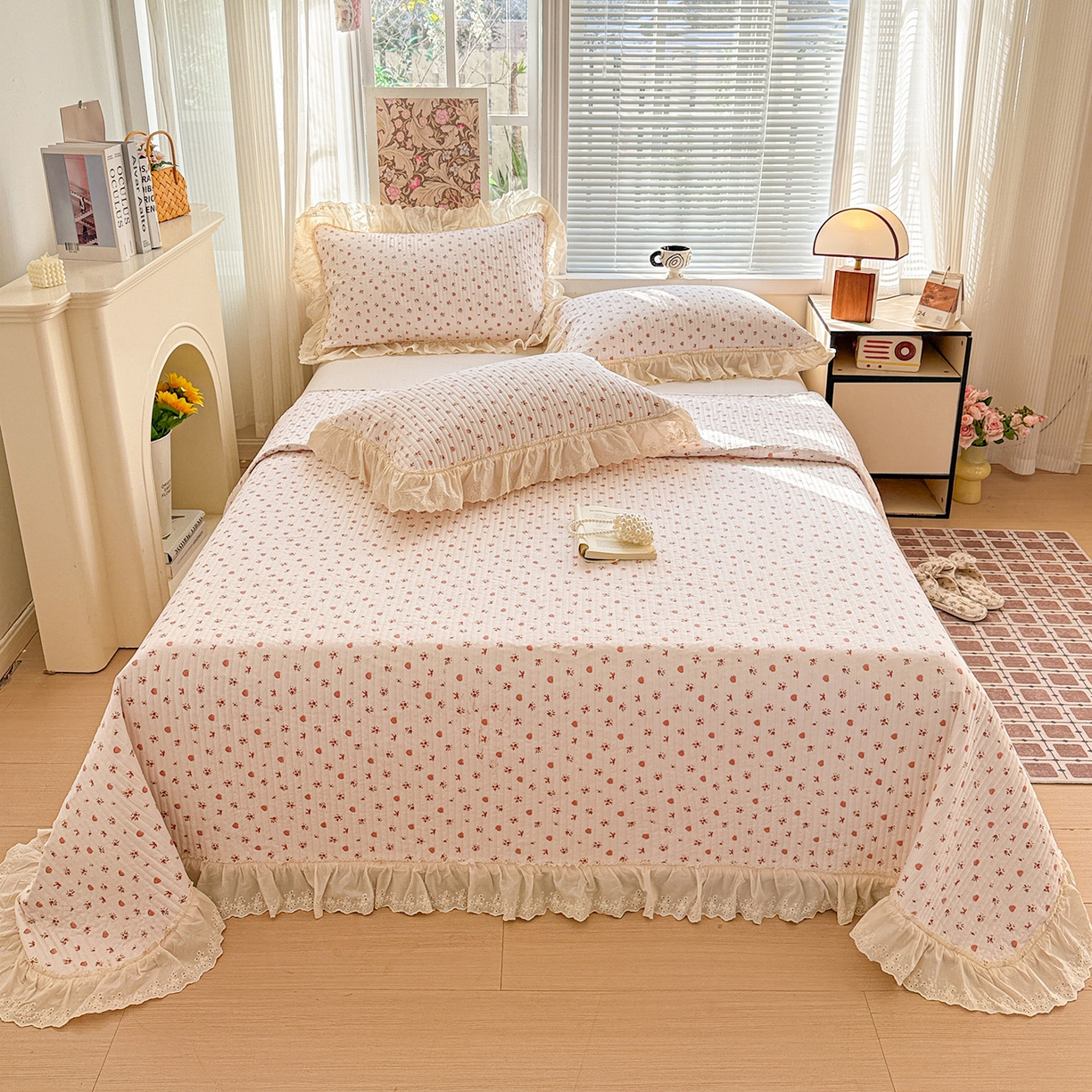 91家纺网 家纺一手货源 找家纺 亨通家纺 2026新款古法水洗棉花边夹棉床盖单床盖床盖单件 少女茶会红