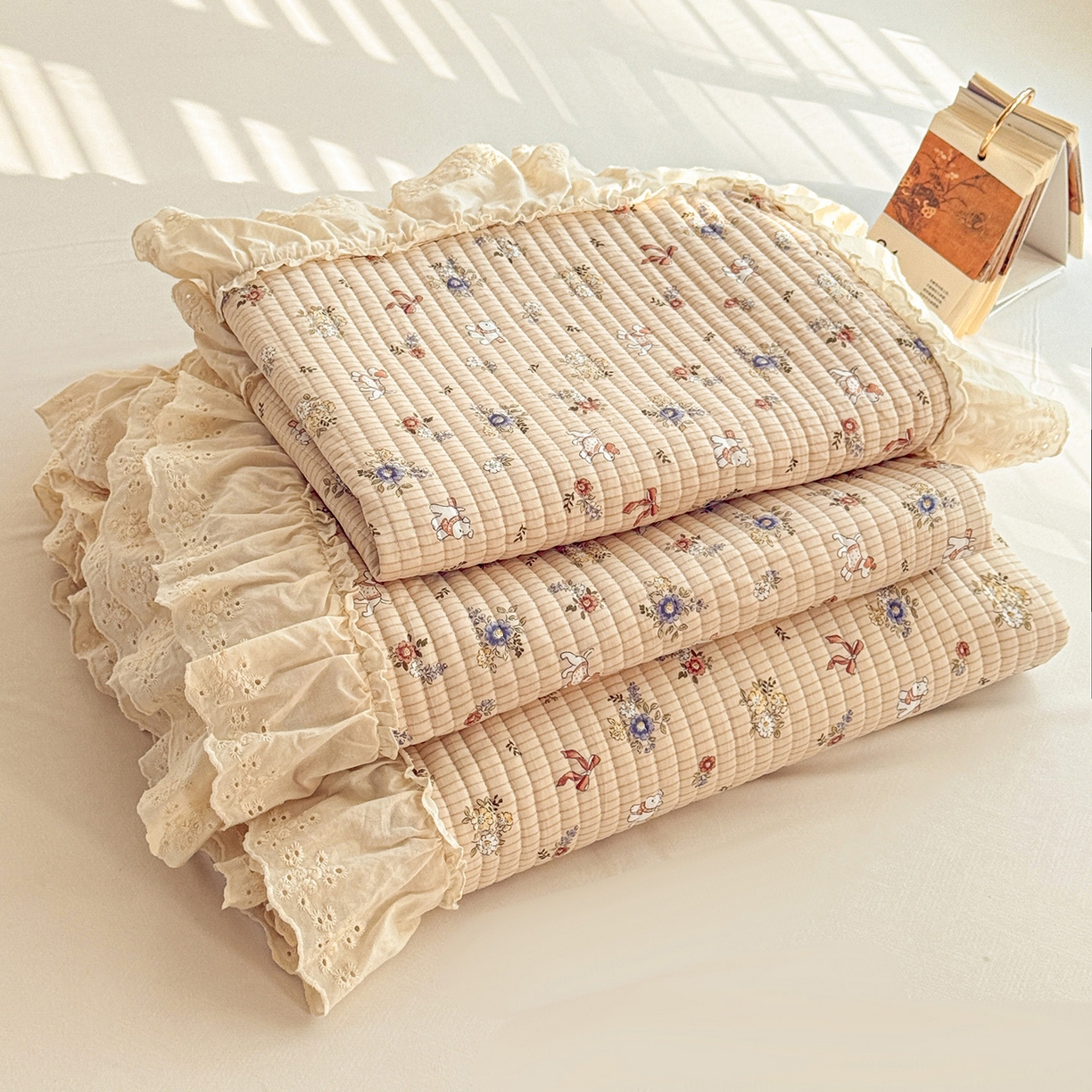 91家纺网 家纺一手货源 找家纺 亨通家纺 2026新款古法水洗棉花边夹棉床盖单床盖床盖单件 甜豆女孩