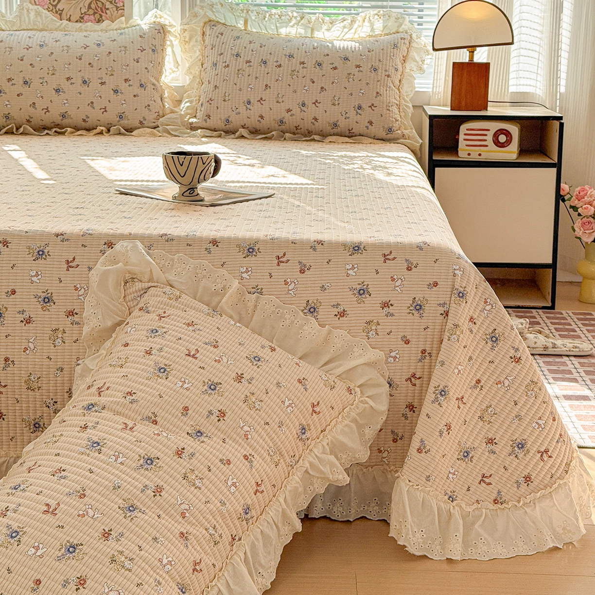 91家纺网 家纺一手货源 找家纺 亨通家纺 2026新款古法水洗棉花边夹棉床盖单床盖床盖单件 甜豆女孩