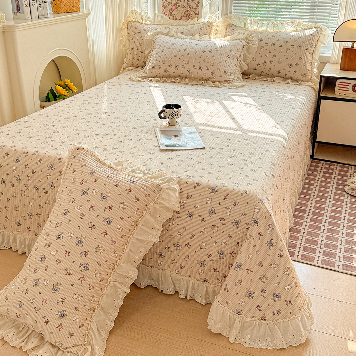 91家纺网 家纺一手货源 找家纺 亨通家纺 2026新款古法水洗棉花边夹棉床盖单床盖床盖单件 甜豆女孩