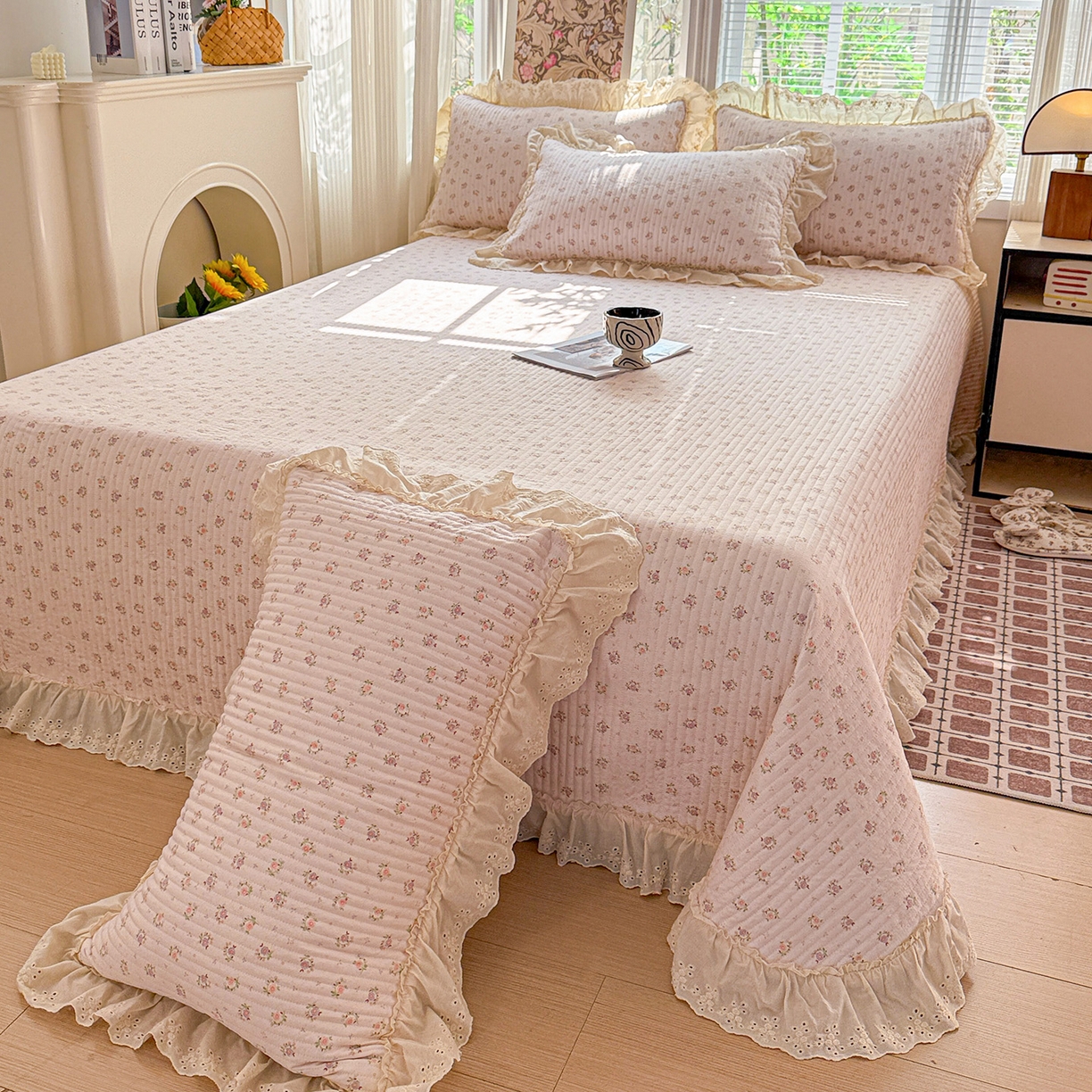 91家纺网 家纺一手货源 找家纺 亨通家纺 2026新款古法水洗棉花边夹棉床盖单床盖床盖单件 小苍兰