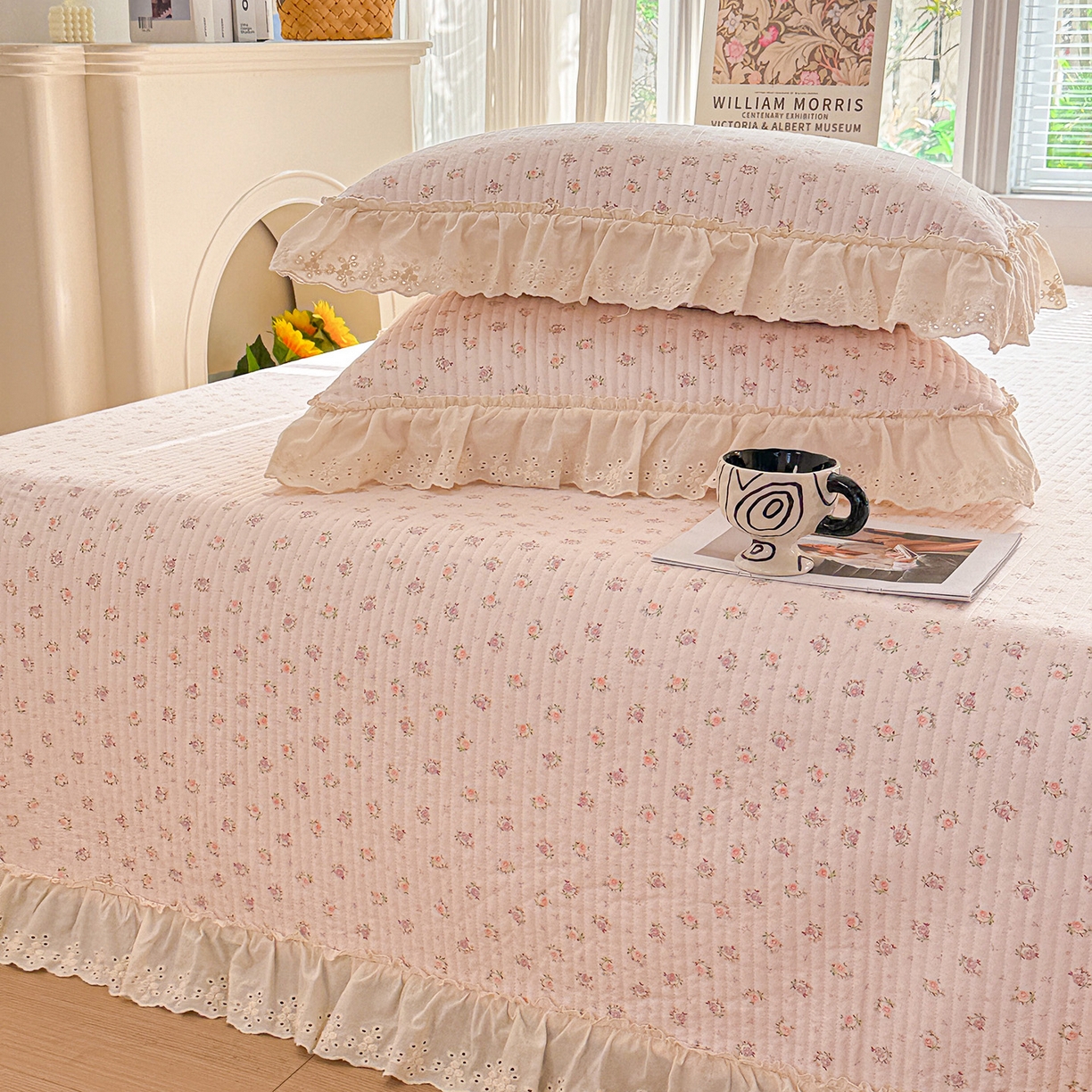 91家纺网 家纺一手货源 找家纺 亨通家纺 2026新款古法水洗棉花边夹棉床盖单床盖床盖单件 小苍兰