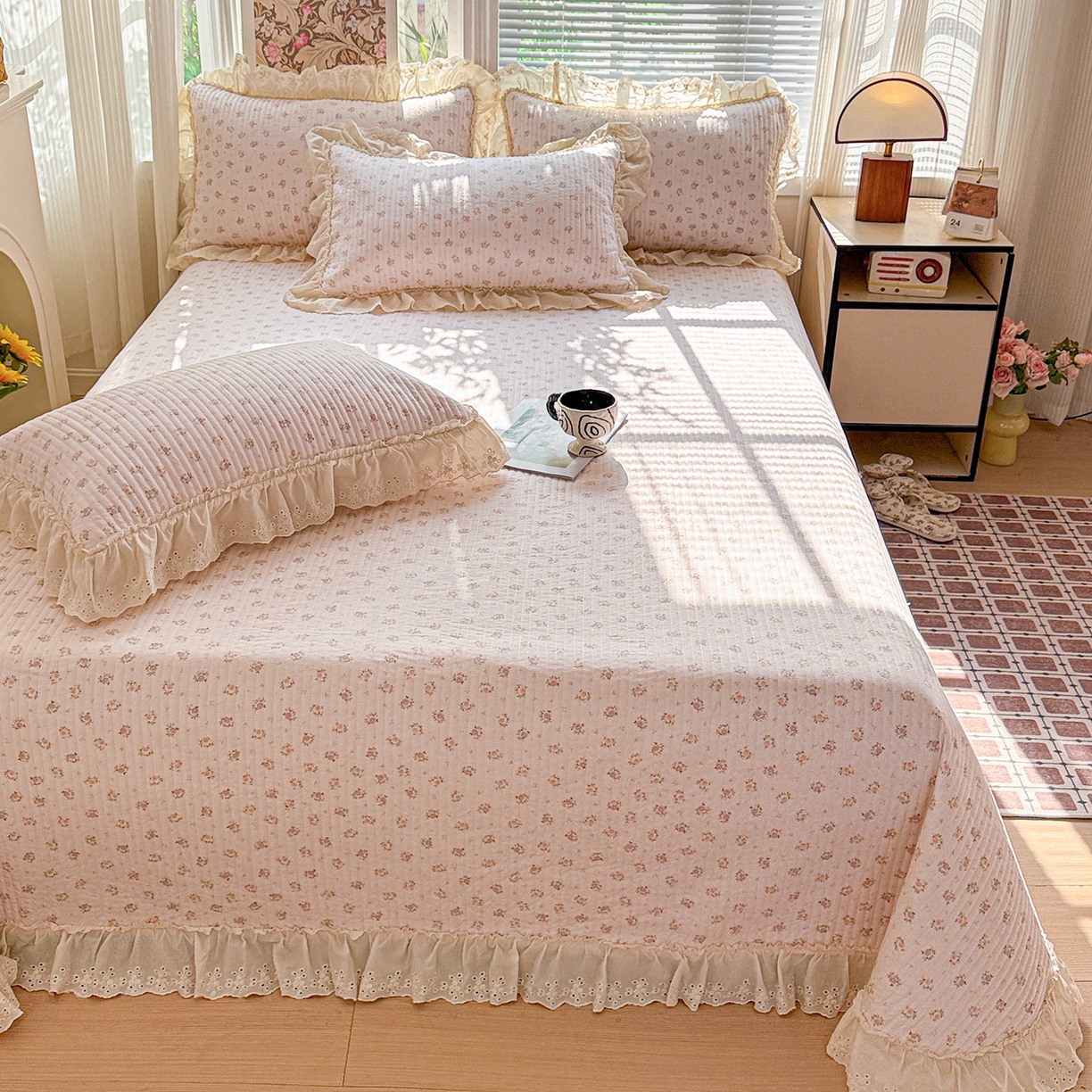 91家纺网 家纺一手货源 找家纺 亨通家纺 2026新款古法水洗棉花边夹棉床盖单床盖床盖单件 小苍兰