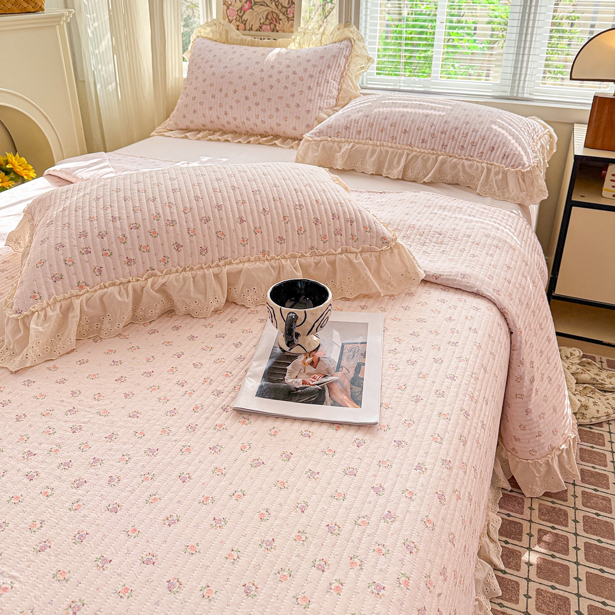 91家纺网 家纺一手货源 找家纺 亨通家纺 2026新款古法水洗棉花边夹棉床盖单床盖床盖单件 小苍兰