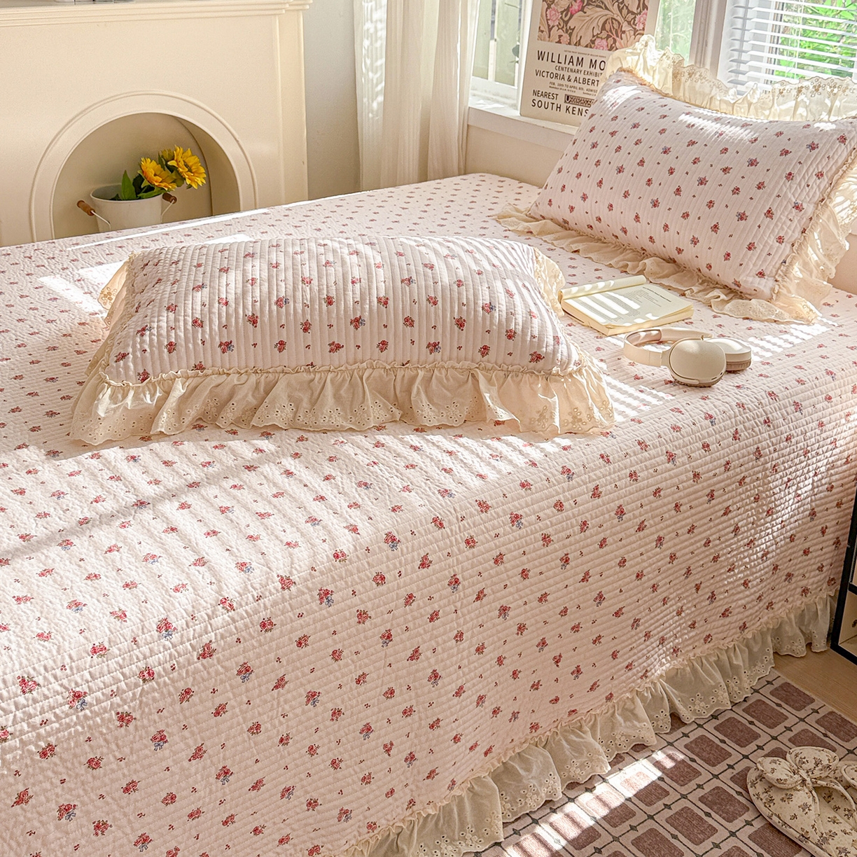 91家纺网 家纺一手货源 找家纺 亨通家纺 2026新款古法水洗棉花边夹棉床盖单床盖床盖单件 瑶花知