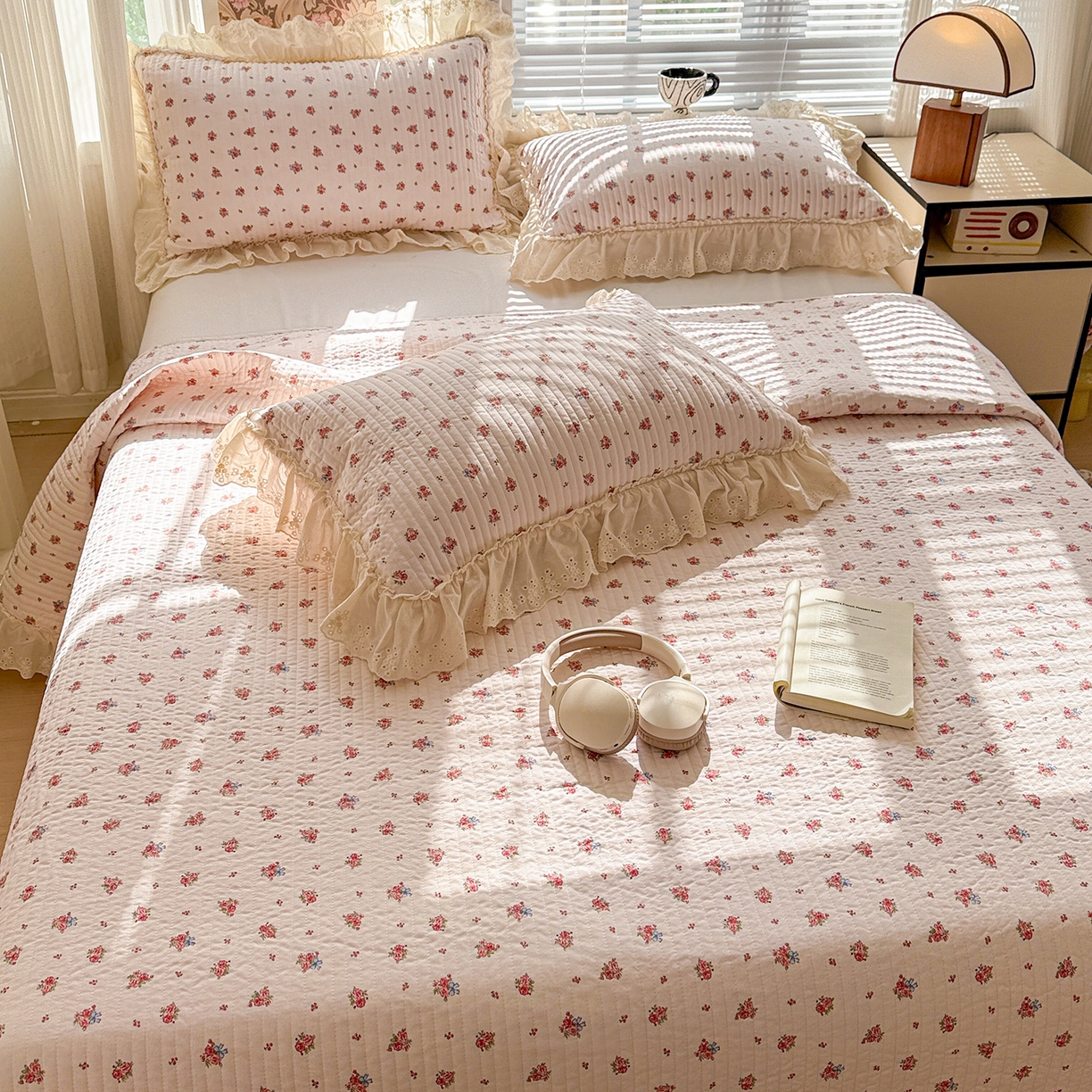 91家纺网 家纺一手货源 找家纺 亨通家纺 2026新款古法水洗棉花边夹棉床盖单床盖床盖单件 瑶花知