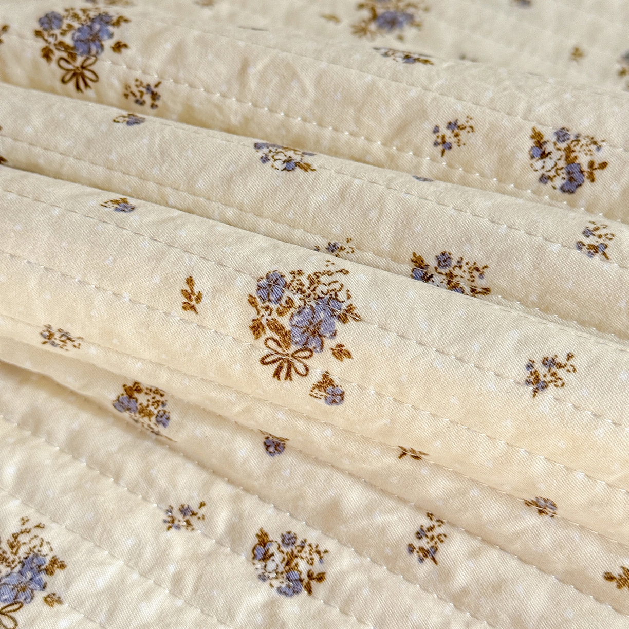 91家纺网 家纺一手货源 找家纺 亨通家纺 2026新款古法水洗棉花边夹棉床盖单床盖床盖单件 珍妮