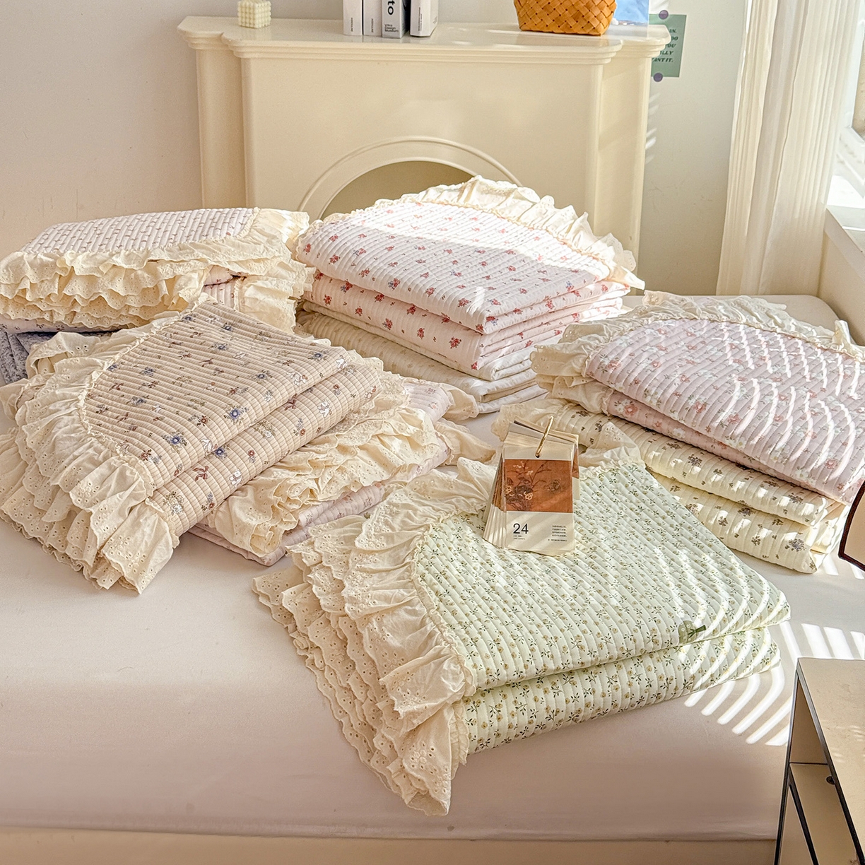 91家纺网 家纺一手货源 找家纺 亨通家纺 2026新款古法水洗棉花边夹棉床盖单床盖床盖单件 组合图 仅供参考