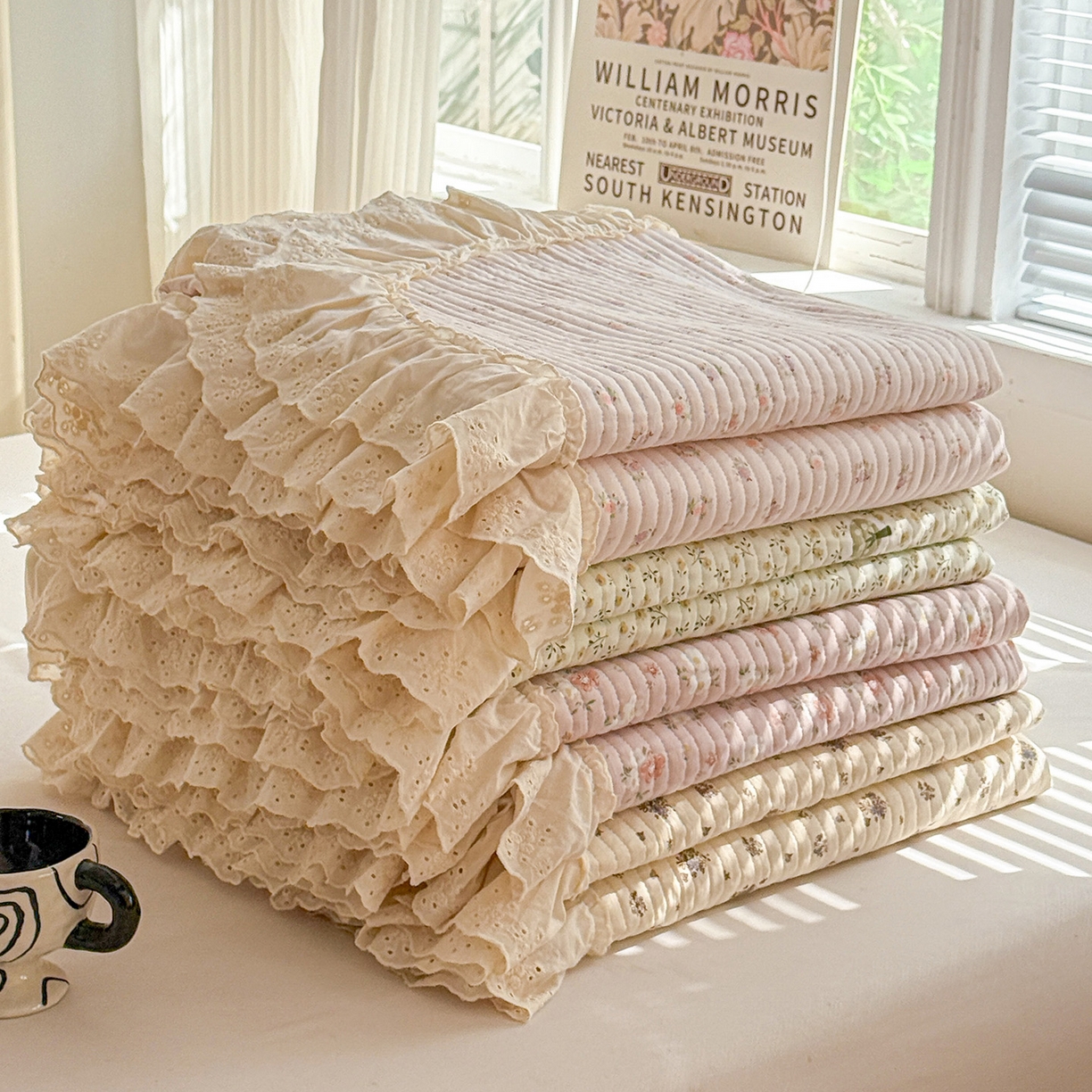 91家纺网 家纺一手货源 找家纺 亨通家纺 2026新款古法水洗棉花边夹棉床盖单床盖床盖单件 组合图 仅供参考