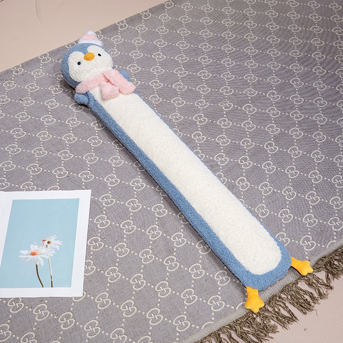 91家纺网 家纺一手货源 找家纺 （总）仟亿莱 2025新款108企鹅云朵绒注水长条热水袋抱枕