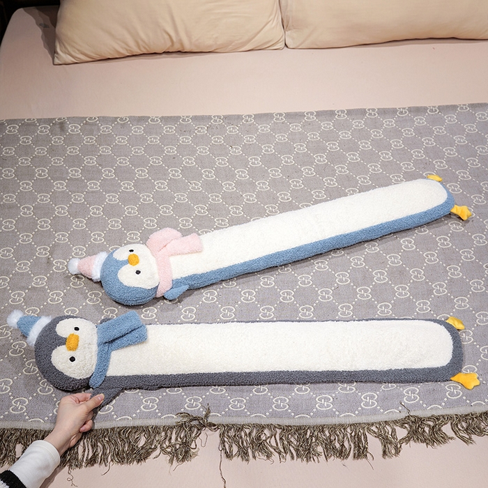 91家纺网 家纺一手货源 找家纺 仟亿莱 2025新款108企鹅云朵绒注水长条热水袋抱枕 组合图