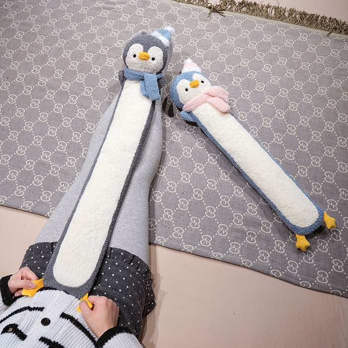 91家纺网 家纺一手货源 找家纺 仟亿莱 2025新款108企鹅云朵绒注水长条热水袋抱枕 组合图