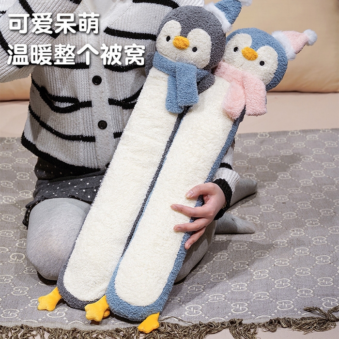 91家纺网 家纺一手货源 找家纺 仟亿莱 2025新款108企鹅云朵绒注水长条热水袋抱枕 组合图