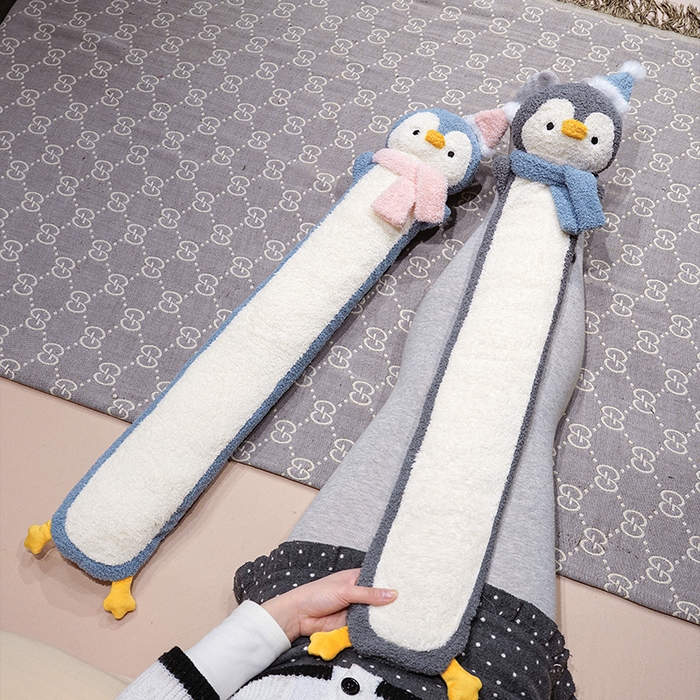 91家纺网 家纺一手货源 找家纺 仟亿莱 2025新款108企鹅云朵绒注水长条热水袋抱枕 组合图