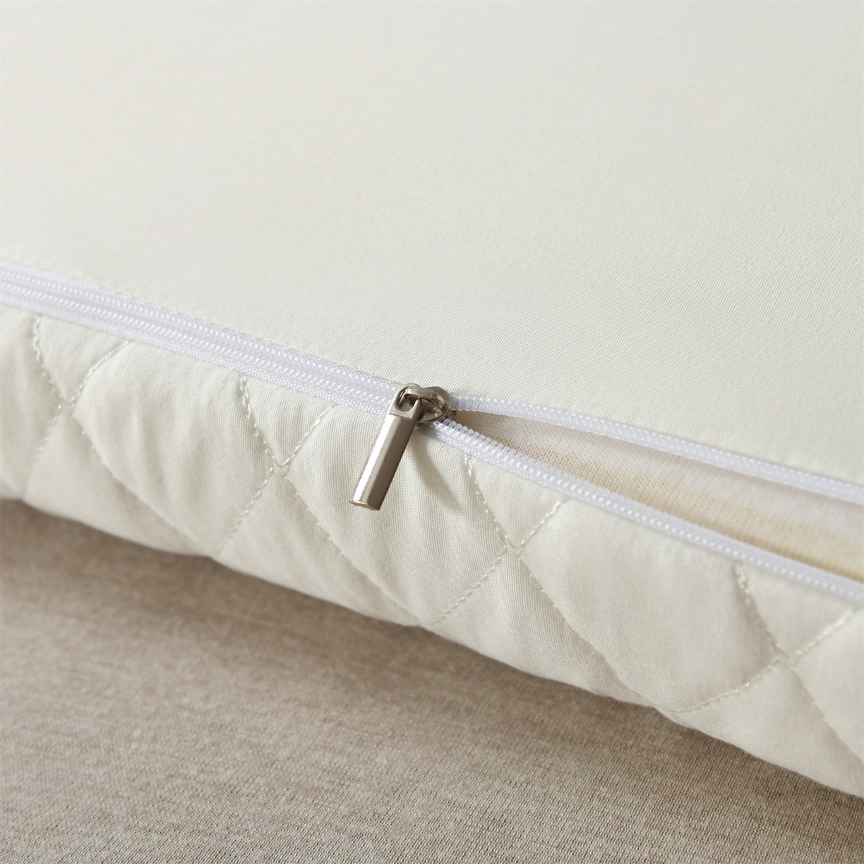 91家纺网 家纺一手货源 找家纺 （总）小猫派 2025新款防口水防头油乳胶绣花枕套款