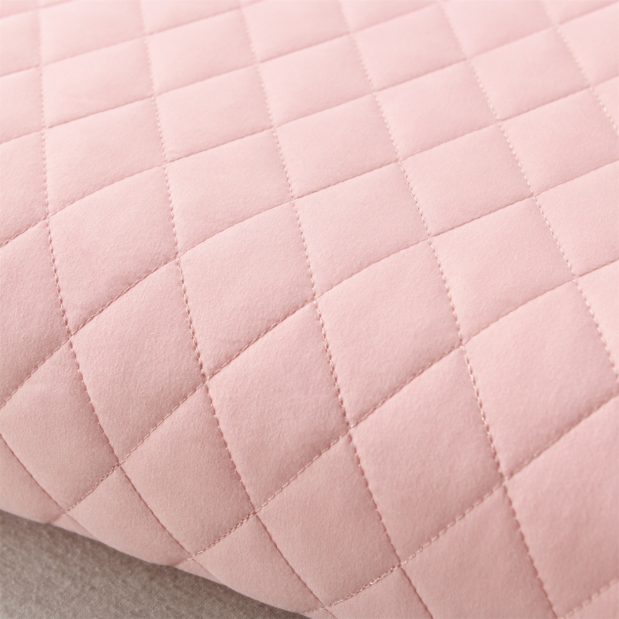 91家纺网 家纺一手货源 找家纺 小猫派 2025新款防口水防头油乳胶绣花枕套款 粉色企鹅乳胶款