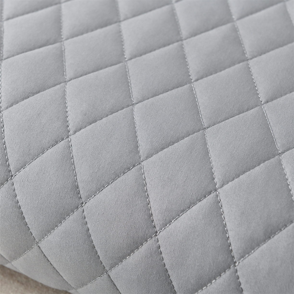 91家纺网 家纺一手货源 找家纺 小猫派 2025新款防口水防头油乳胶绣花枕套款 灰色企鹅乳胶款