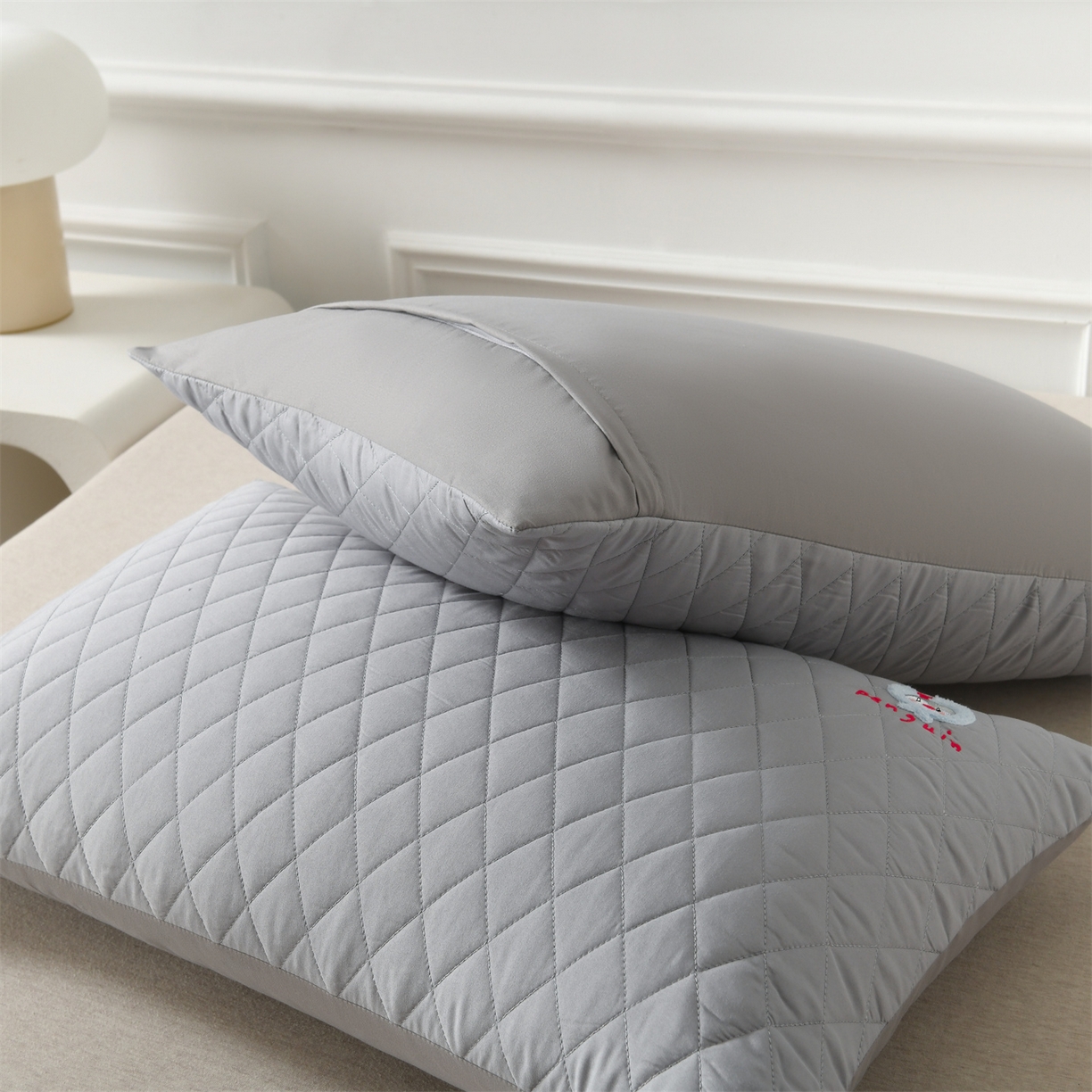 91家纺网 家纺一手货源 找家纺 （总）小猫派 2025新款防口水防头油常规绣花枕套款