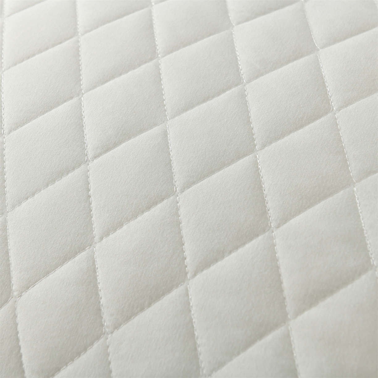 91家纺网 家纺一手货源 找家纺 小猫派 2025新款防口水防头油常规绣花枕套款 米白企鹅