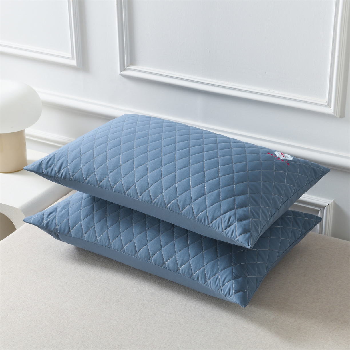 91家纺网 家纺一手货源 找家纺 小猫派 2025新款防口水防头油常规绣花枕套款 蓝色企鹅