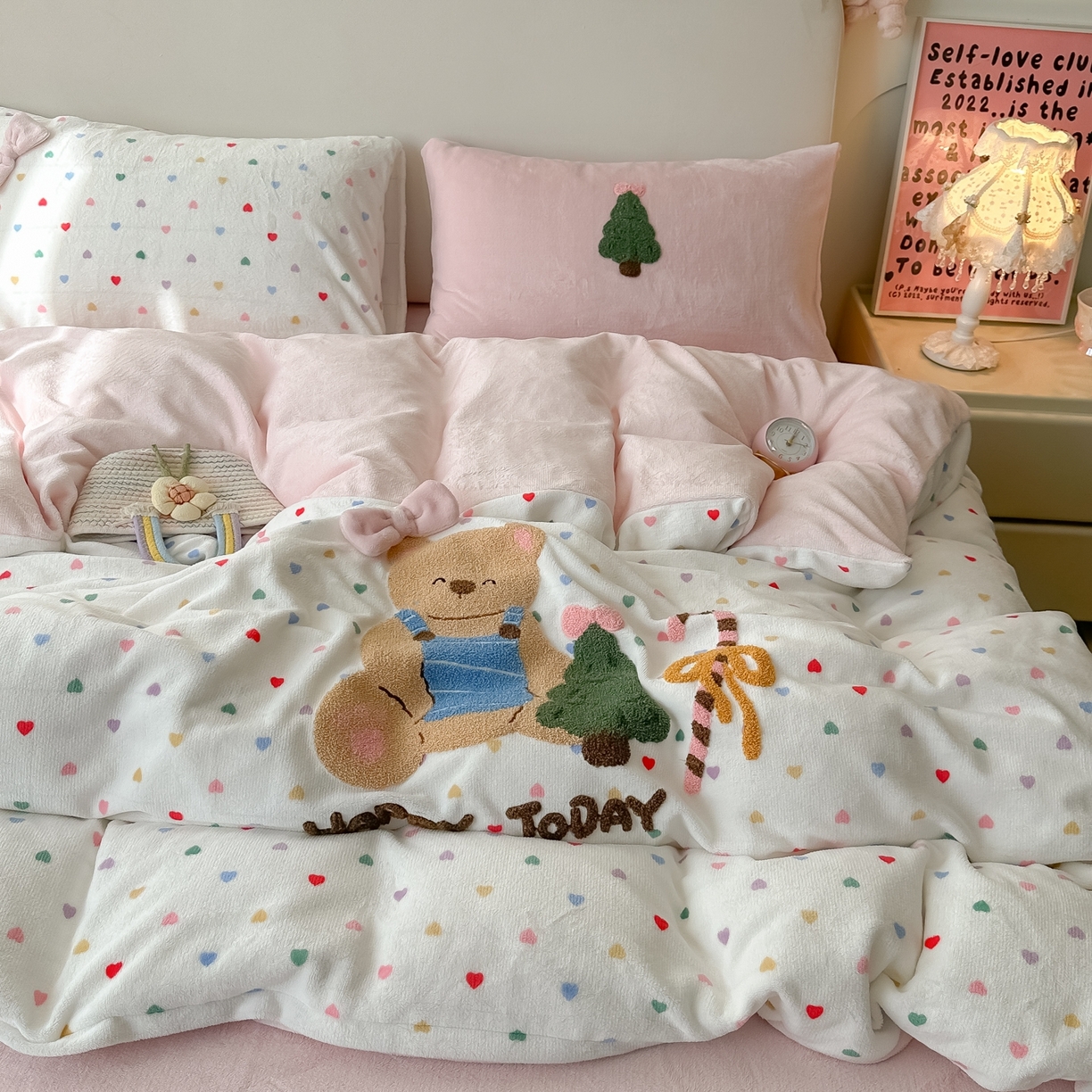 91家纺网 家纺一手货源 找家纺 （总）子钦家纺 2025秋冬新款加厚牛奶绒撸猫感毛巾绣四件套-圣诞小熊