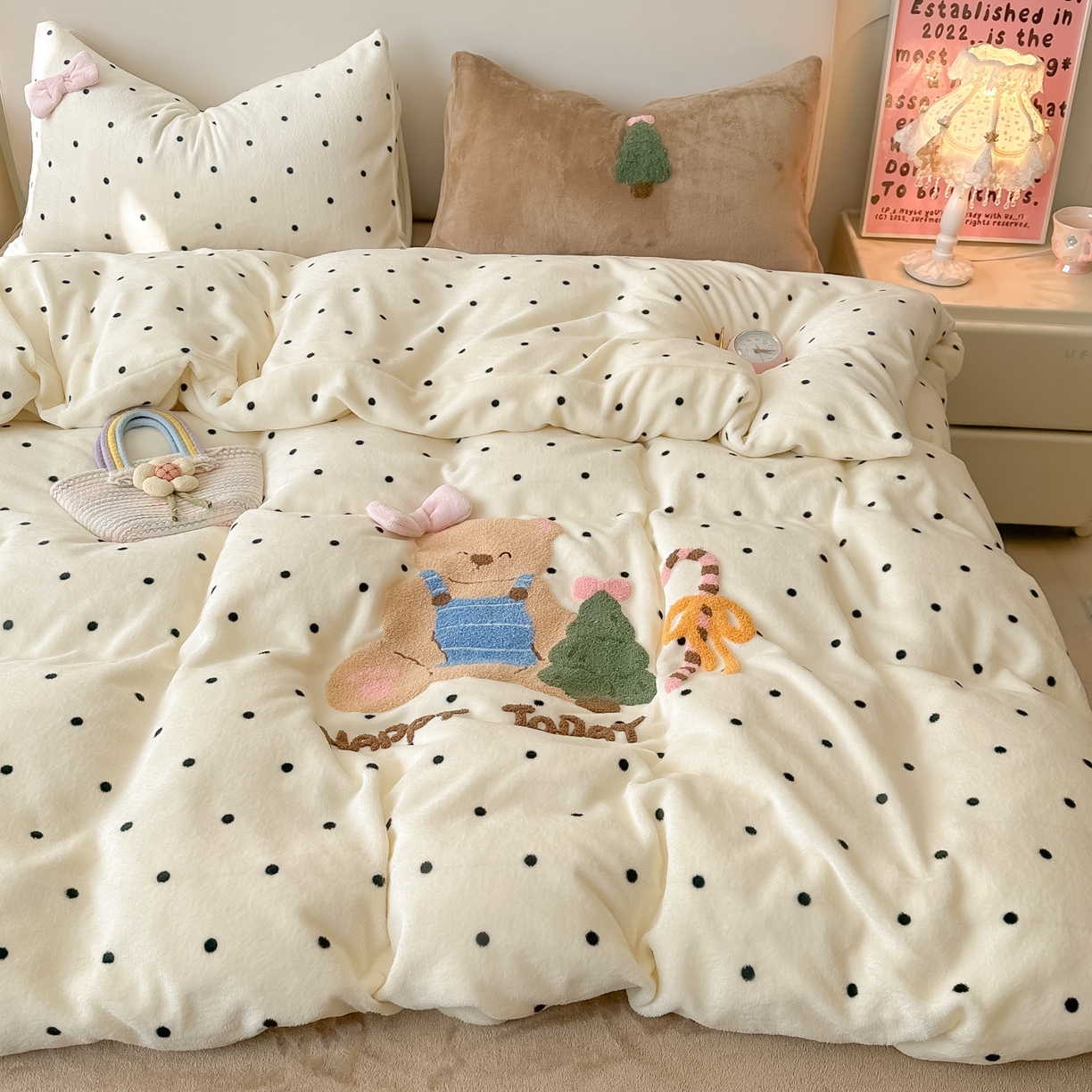 91家纺网 家纺一手货源 找家纺 子钦家纺 2025秋冬新款加厚牛奶绒撸猫感毛巾绣四件套-圣诞小熊 圣诞小熊-奶波点