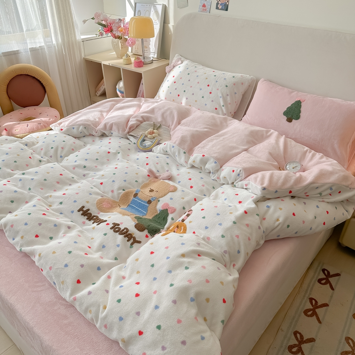 91家纺网 家纺一手货源 找家纺 子钦家纺 2025秋冬新款加厚牛奶绒撸猫感毛巾绣四件套-圣诞小熊 圣诞小熊-七彩爱心