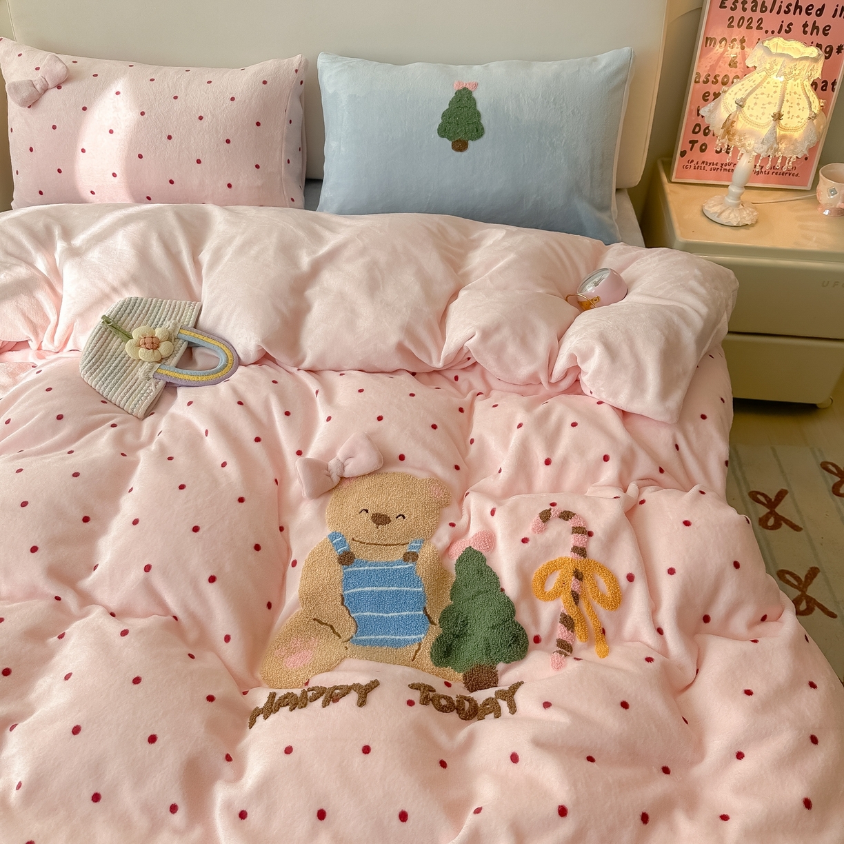 91家纺网 家纺一手货源 找家纺 （总）子钦家纺 2025秋冬新款加厚牛奶绒撸猫感毛巾绣四件套-圣诞小熊